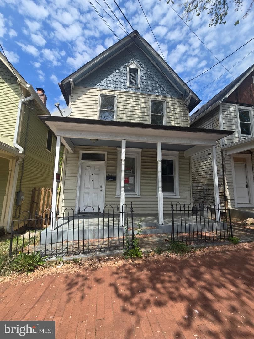 1520 W Street SE photo 1