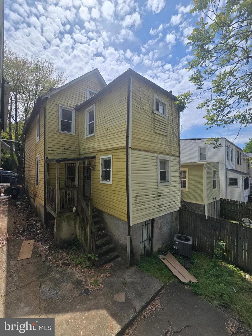 1520 W Street SE photo 2