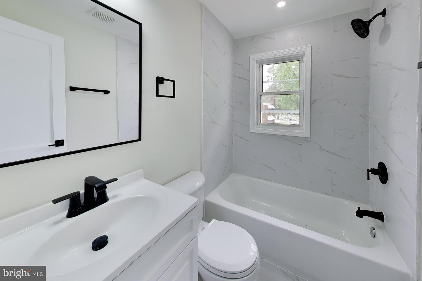 186 Forrester Street SW photo 17