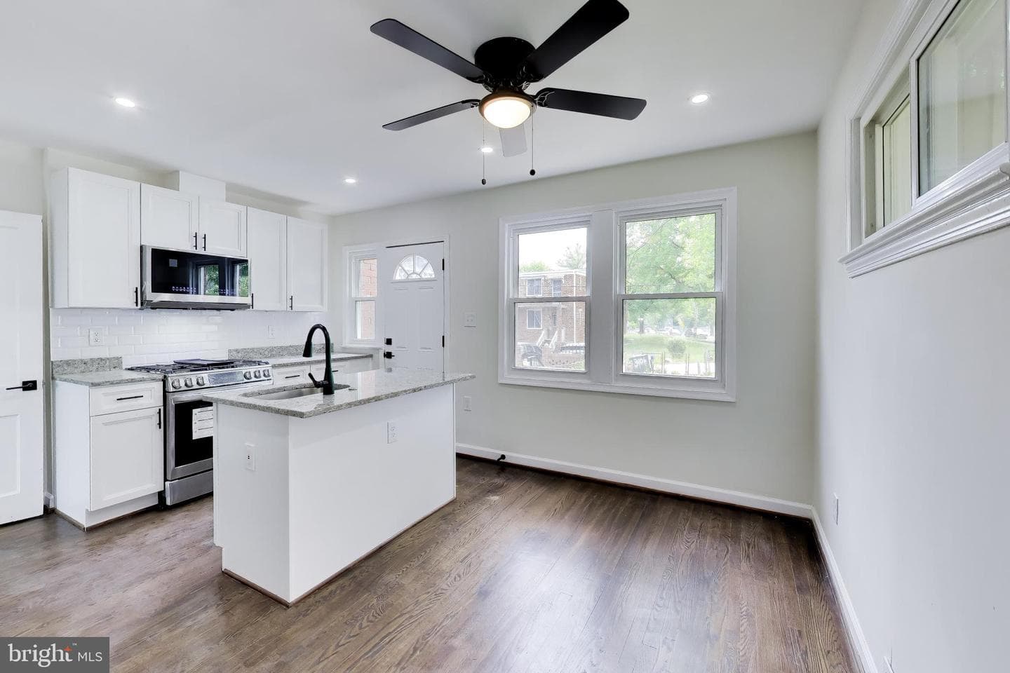 186 Forrester Street SW photo 9