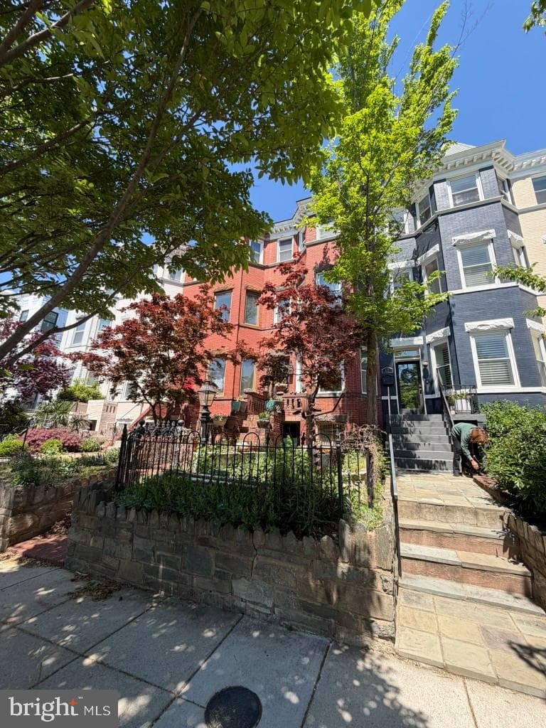 69 Bryant Street NW photo 2