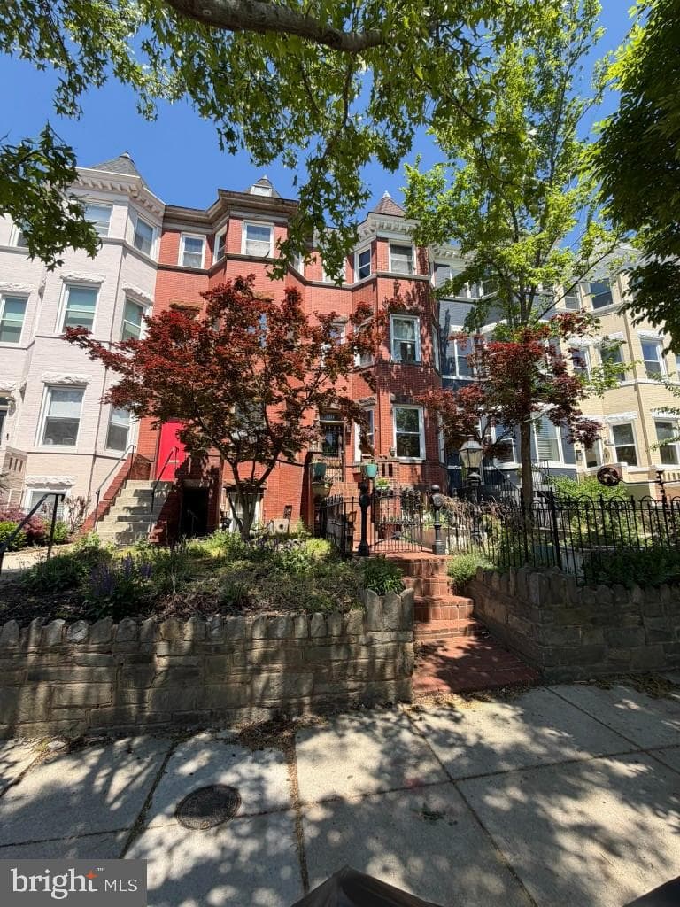 69 Bryant Street NW photo 3