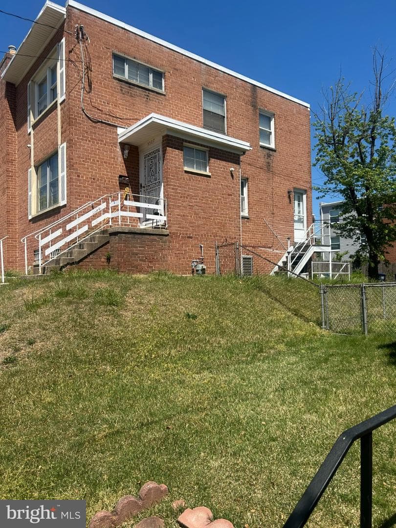 5507 5th Street NE photo 3