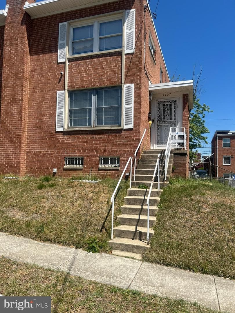 5507 5th Street NE photo 4