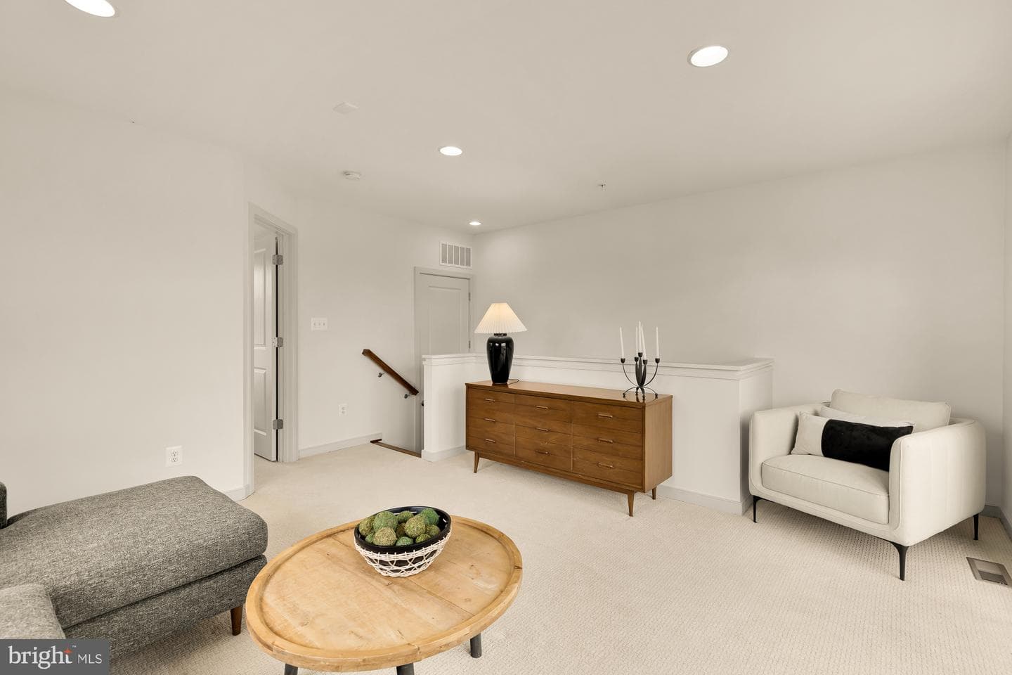 626 Regent Place NE photo 38