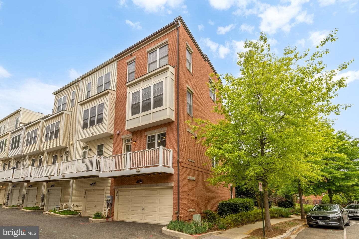 626 Regent Place NE photo 45