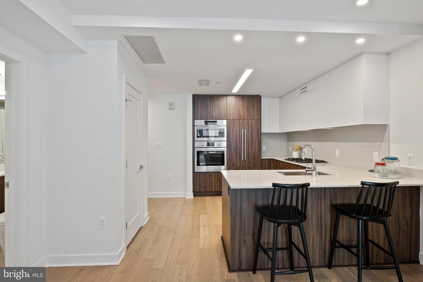 37 L Street SE #908 photo 2