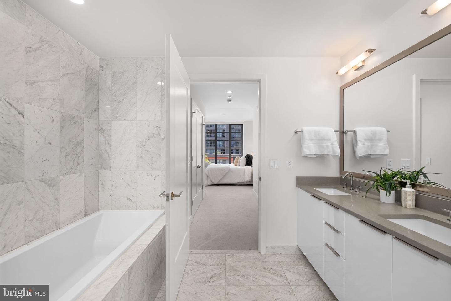 45 Sutton Square SW #406 photo 12