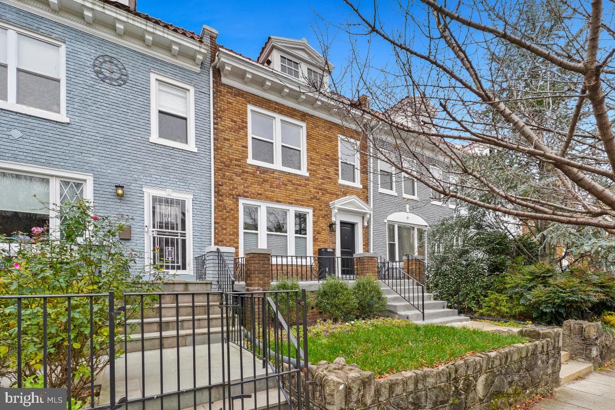 1526 Spring Place NW, Washington