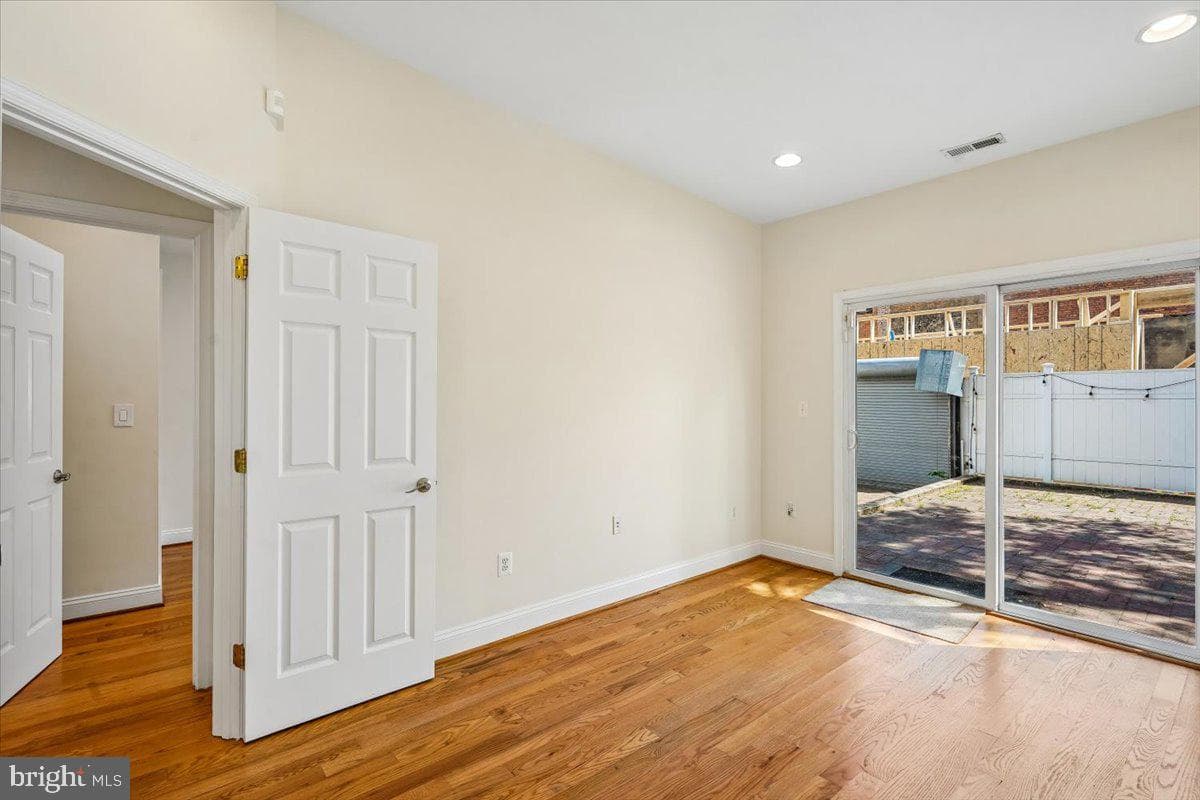 1339 C Street NE photo 17