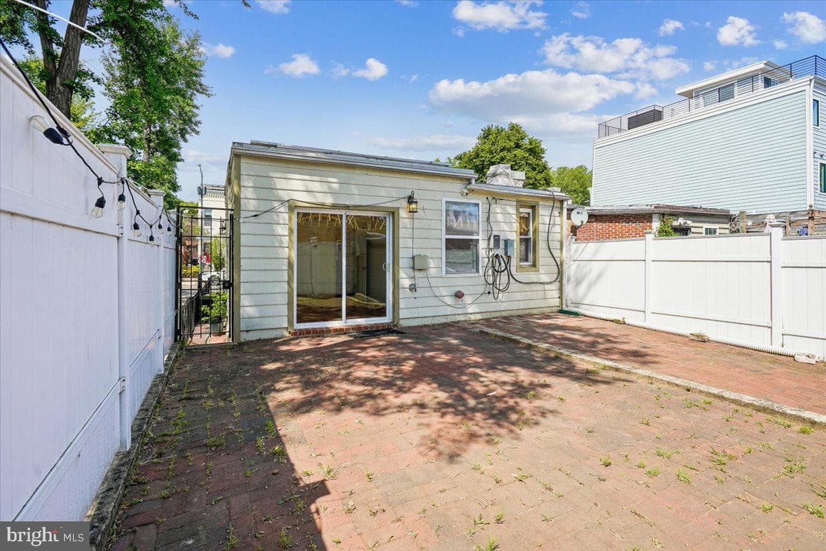 1339 C Street NE photo 23