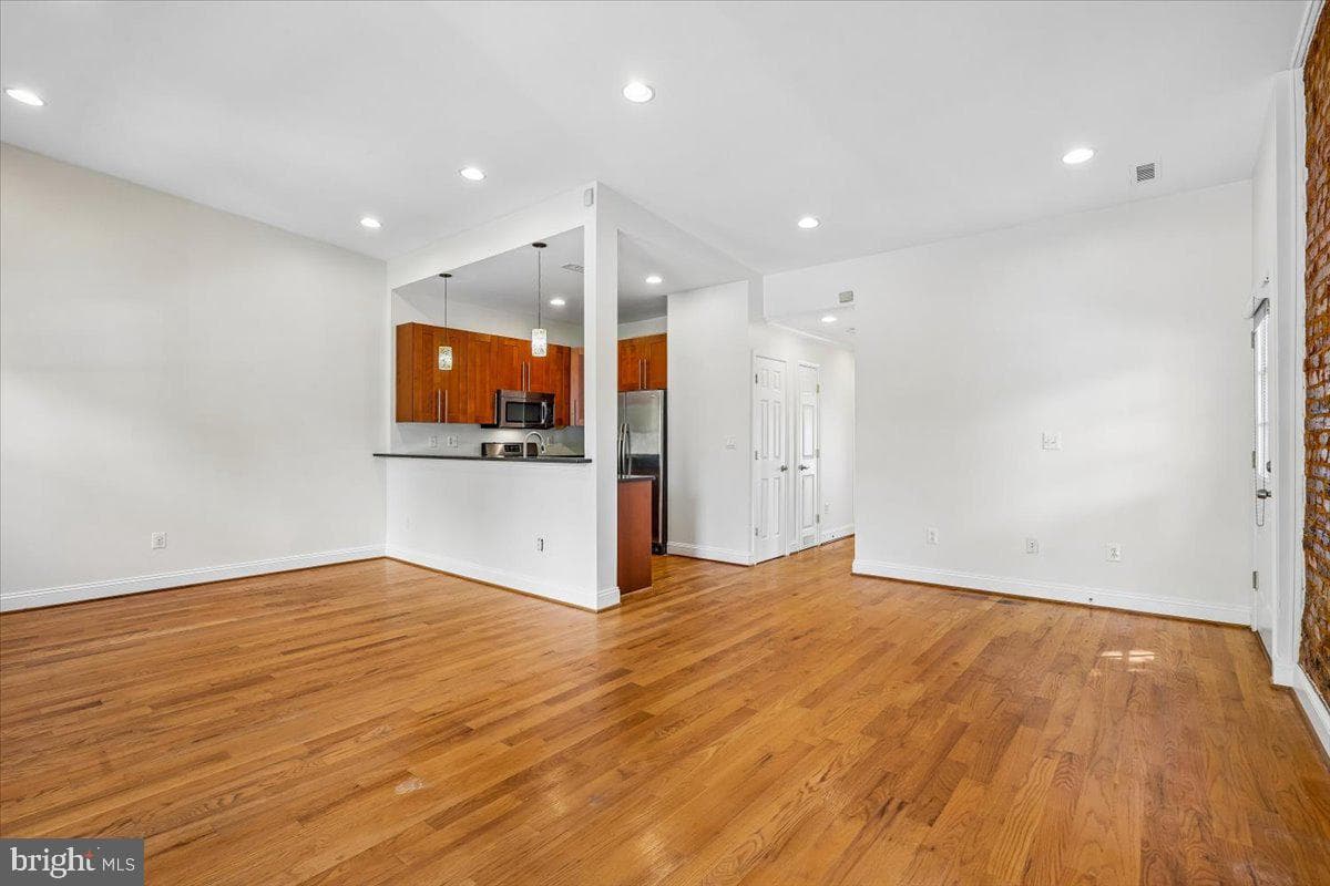 1339 C Street NE photo 4