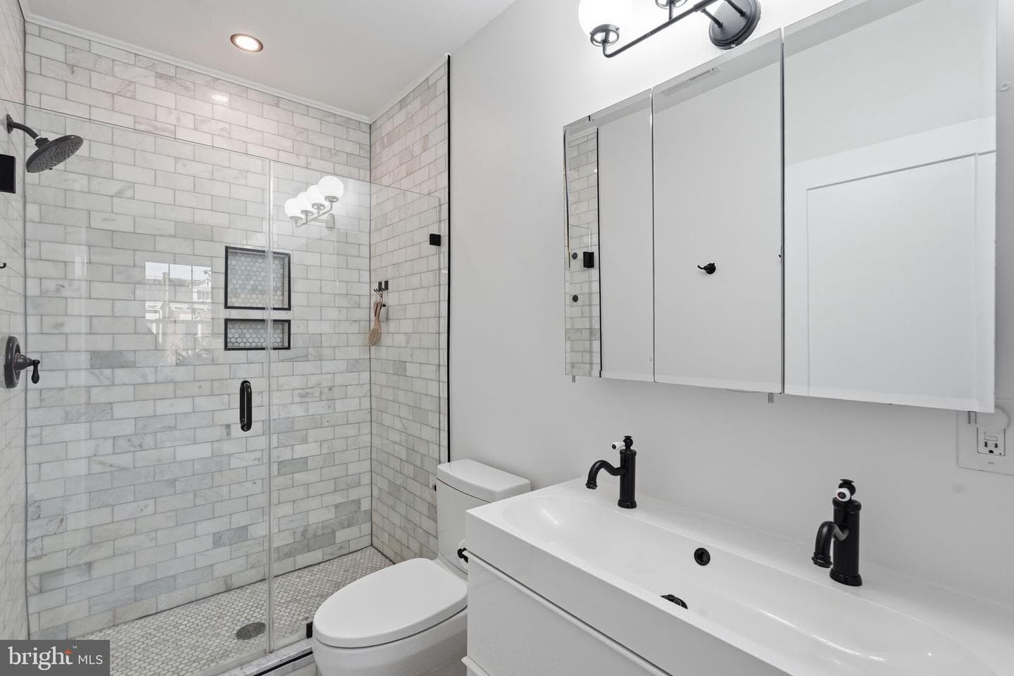 445 Kenyon Street NW photo 18