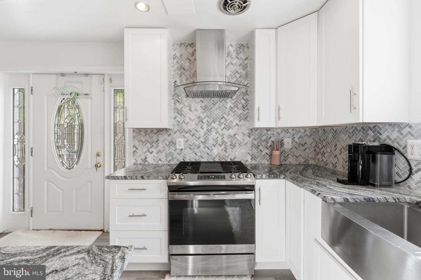 618 Geranium Street NW photo 7