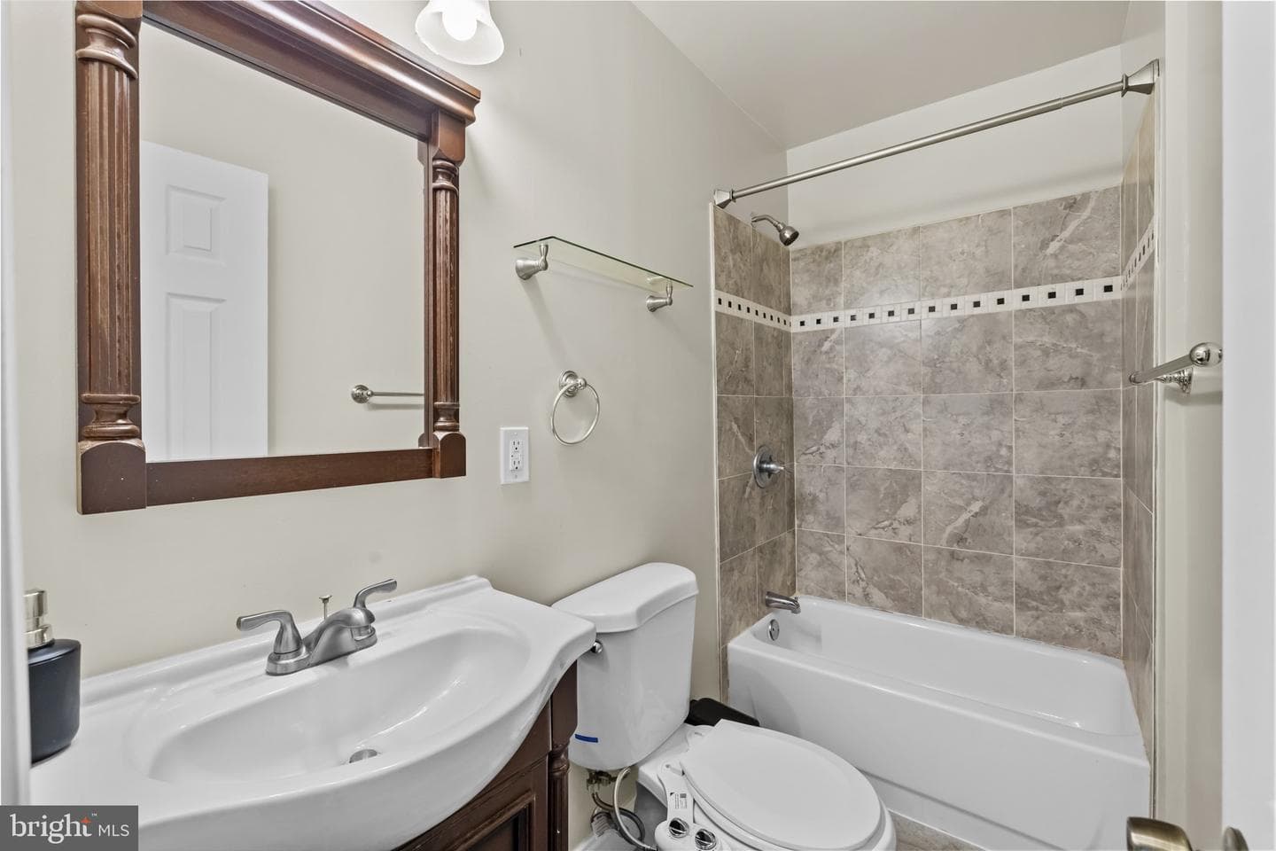 108 Kenilworth Avenue NE photo 27