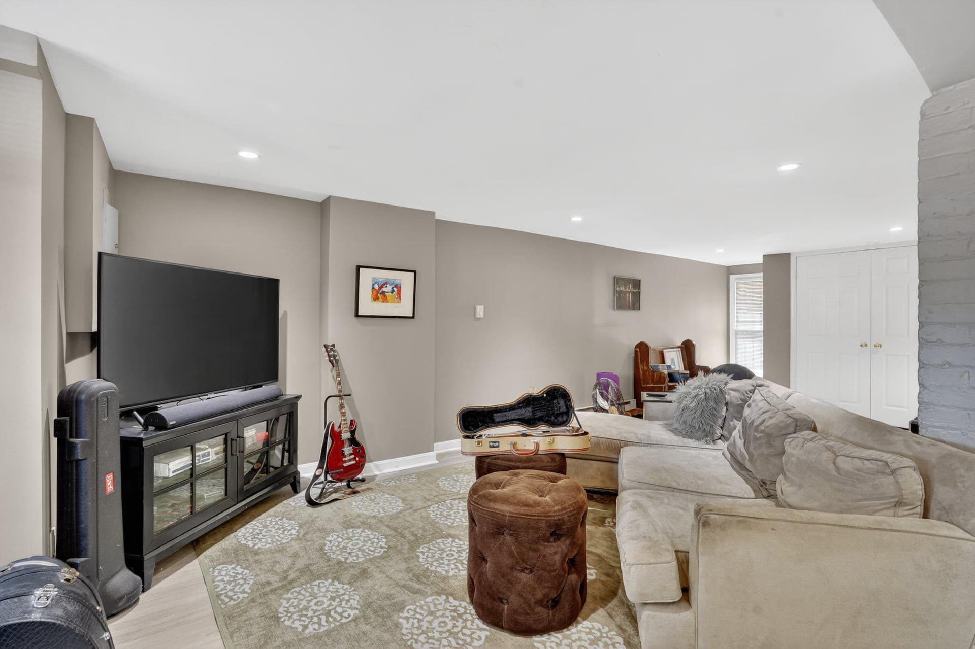 1233 E St SE photo 12