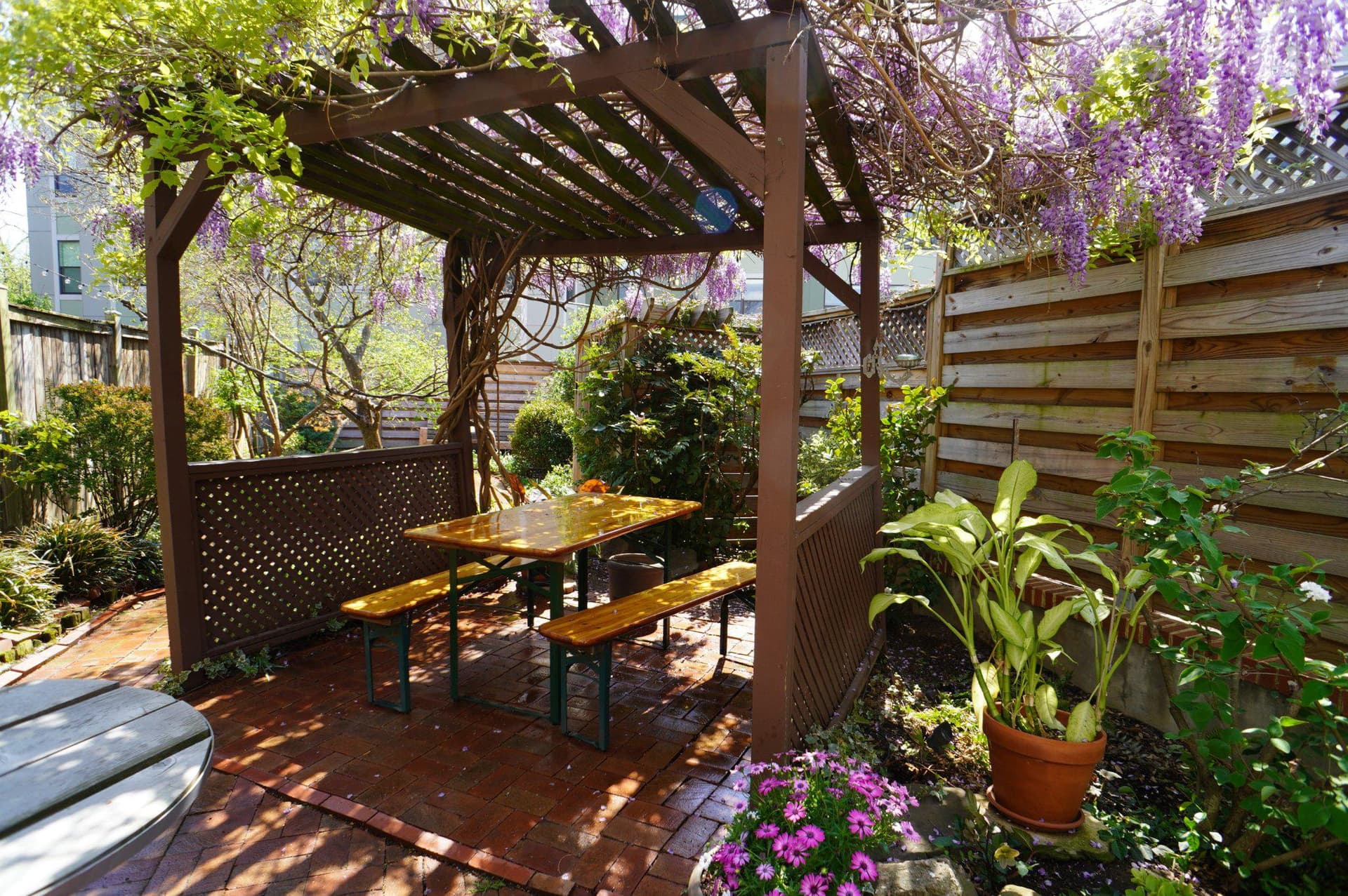 1233 E St SE photo 26
