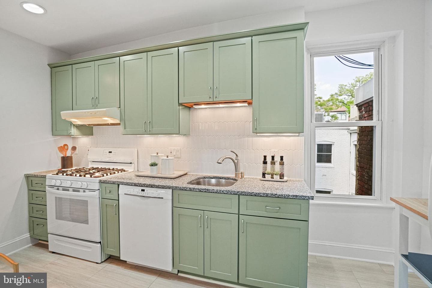 1831 California Street NW #32 photo 8