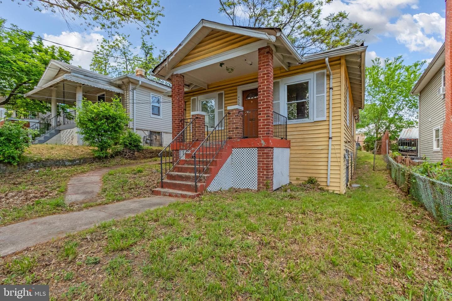 4530 Dix Street NE photo 3