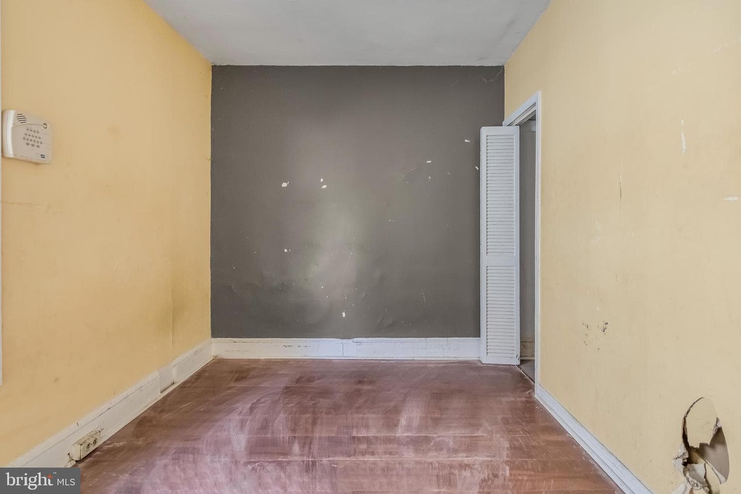 4530 Dix Street NE photo 9
