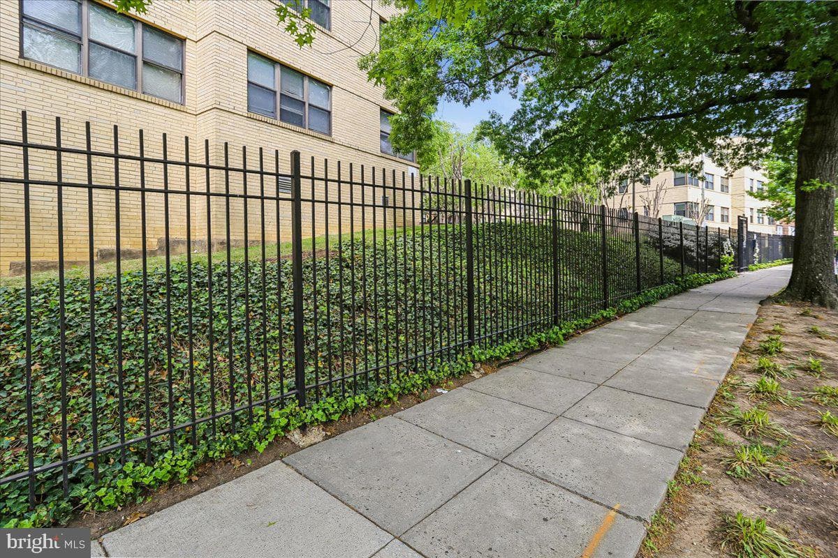 212 Oakwood Street SE #113 photo 38