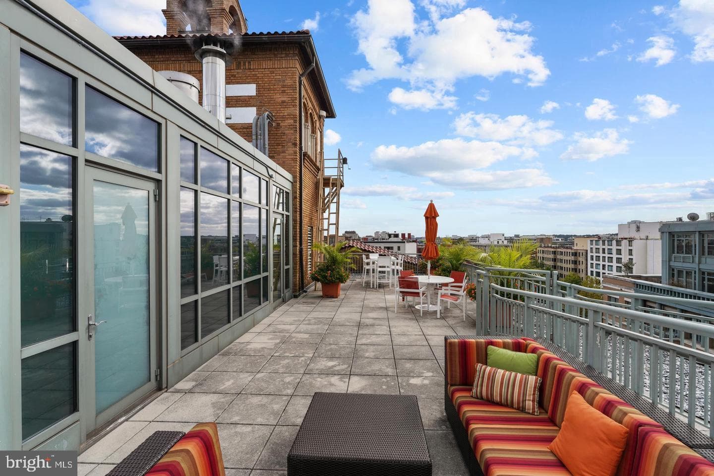 2425 L Street NW #239 photo 3