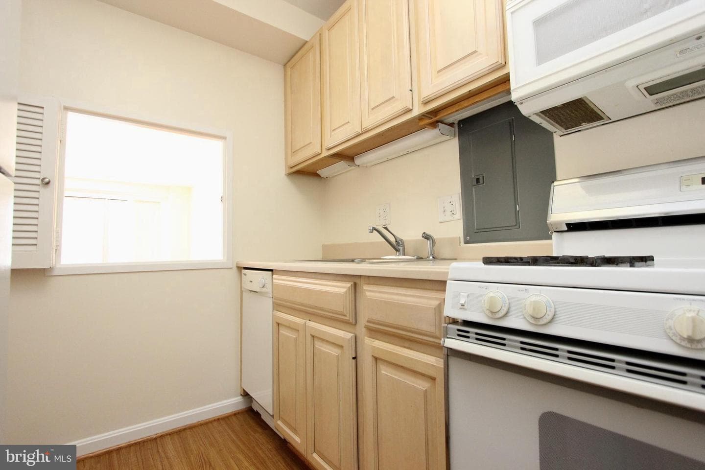 730 24th NW #308 photo 5