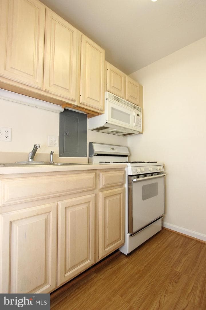 730 24th NW #308 photo 6