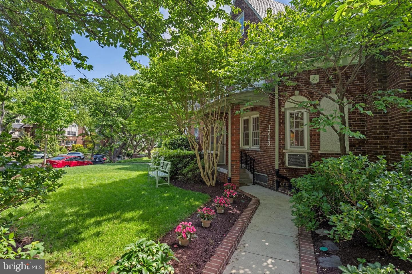 1713 Surrey Lane NW