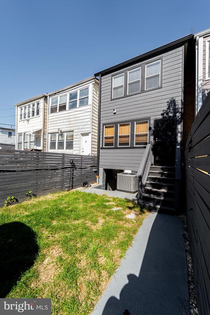 1919 Bennett Place NE photo 18