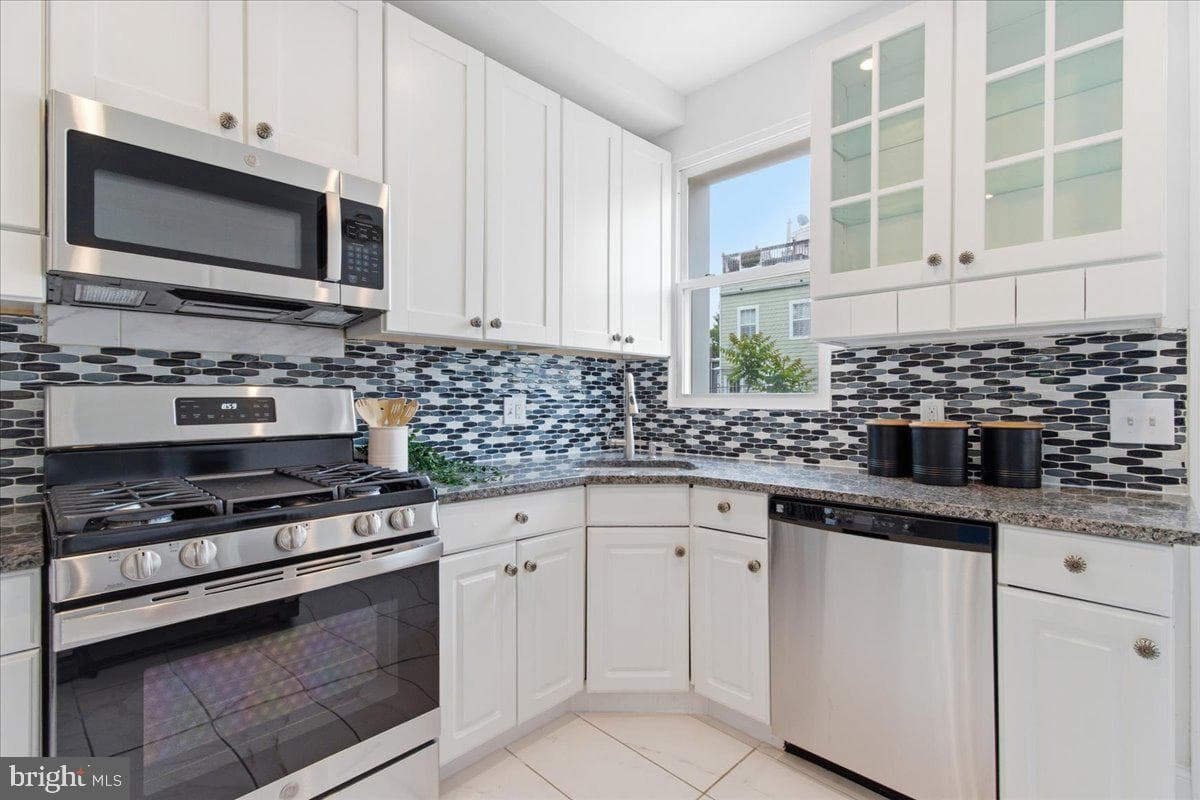 131 R Street NE #a photo 9