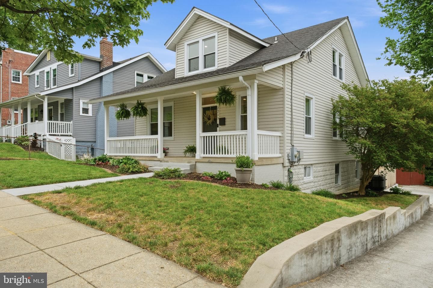 2211 R Street SE photo 2