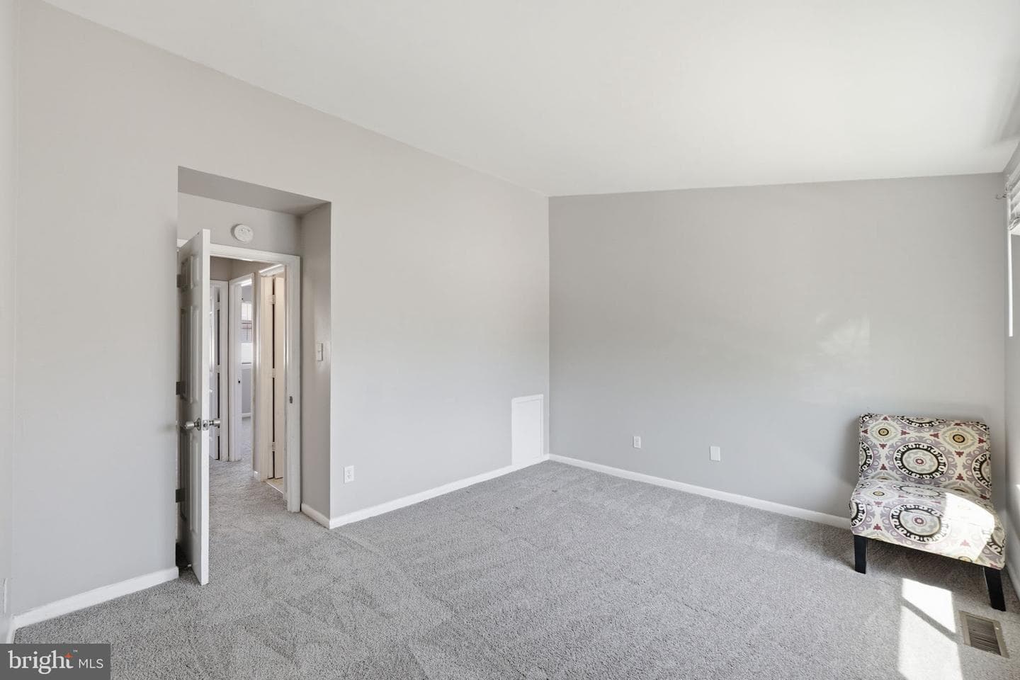 1102 Barnaby Terrace SE photo 12