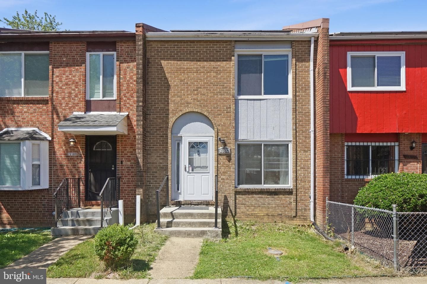 1102 Barnaby Terrace SE photo 3