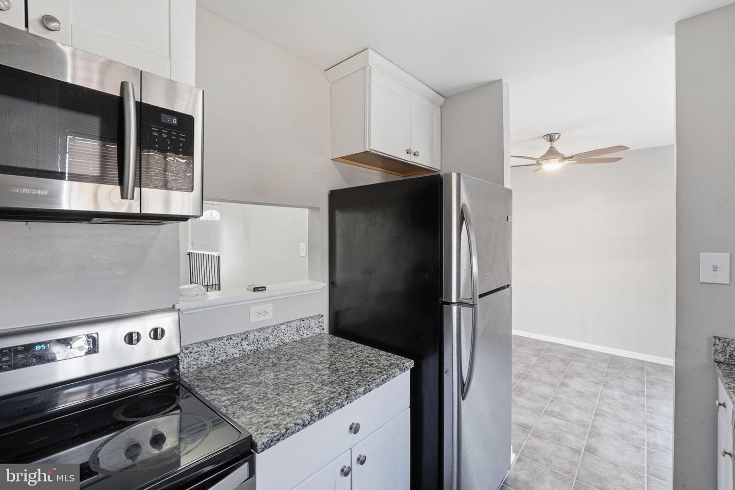 1102 Barnaby Terrace SE photo 4