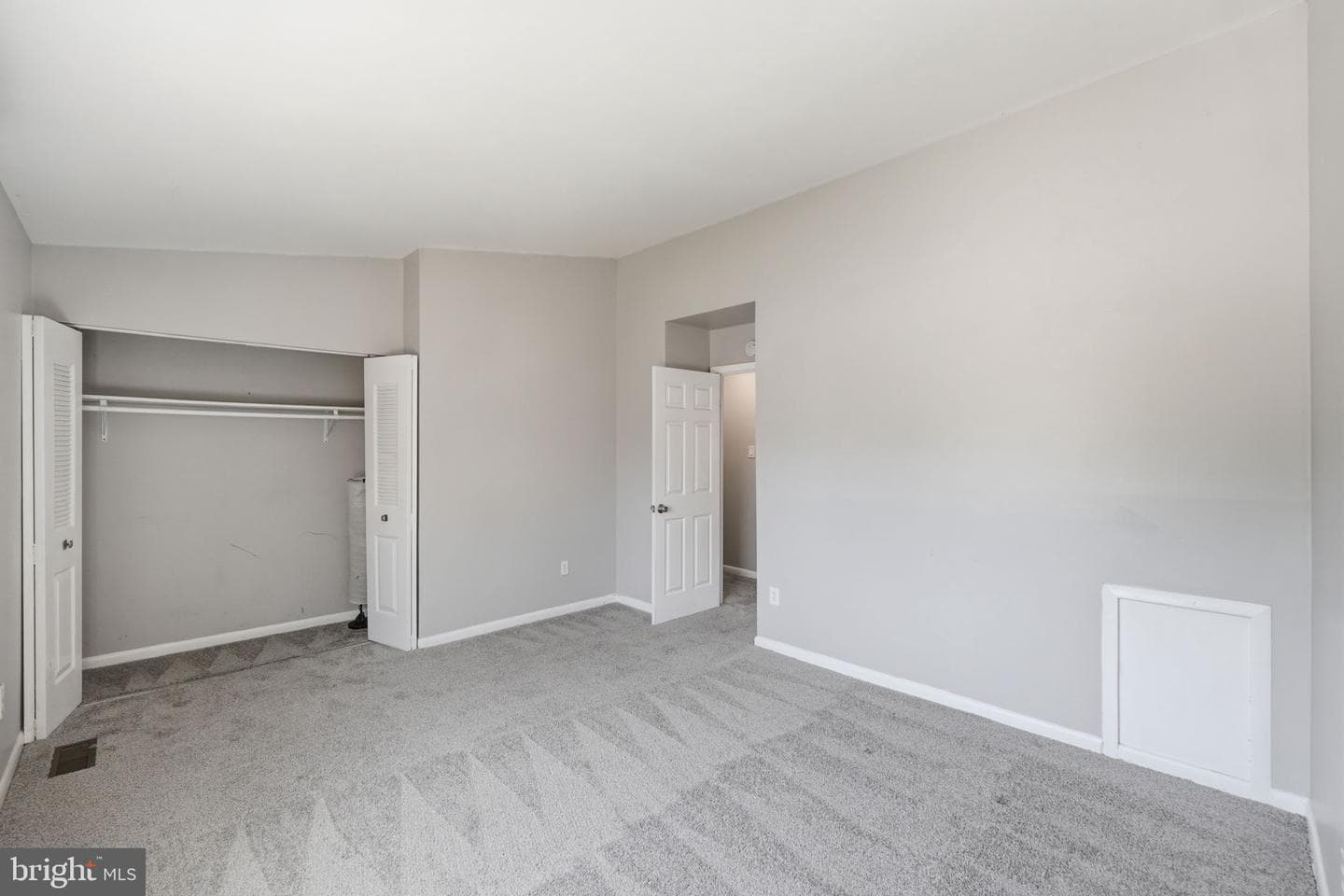 1102 Barnaby Terrace SE photo 5