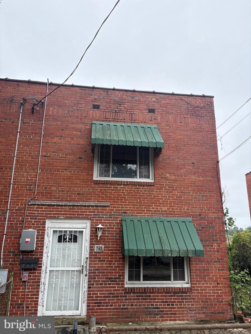 743 Upsal Street SE photo 2