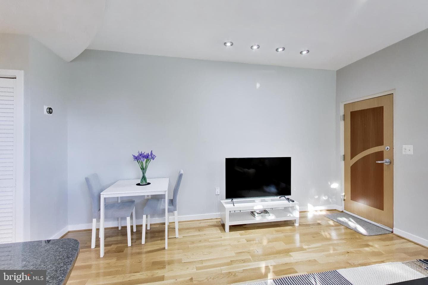 116 N Carolina Avenue SE #204 photo 8