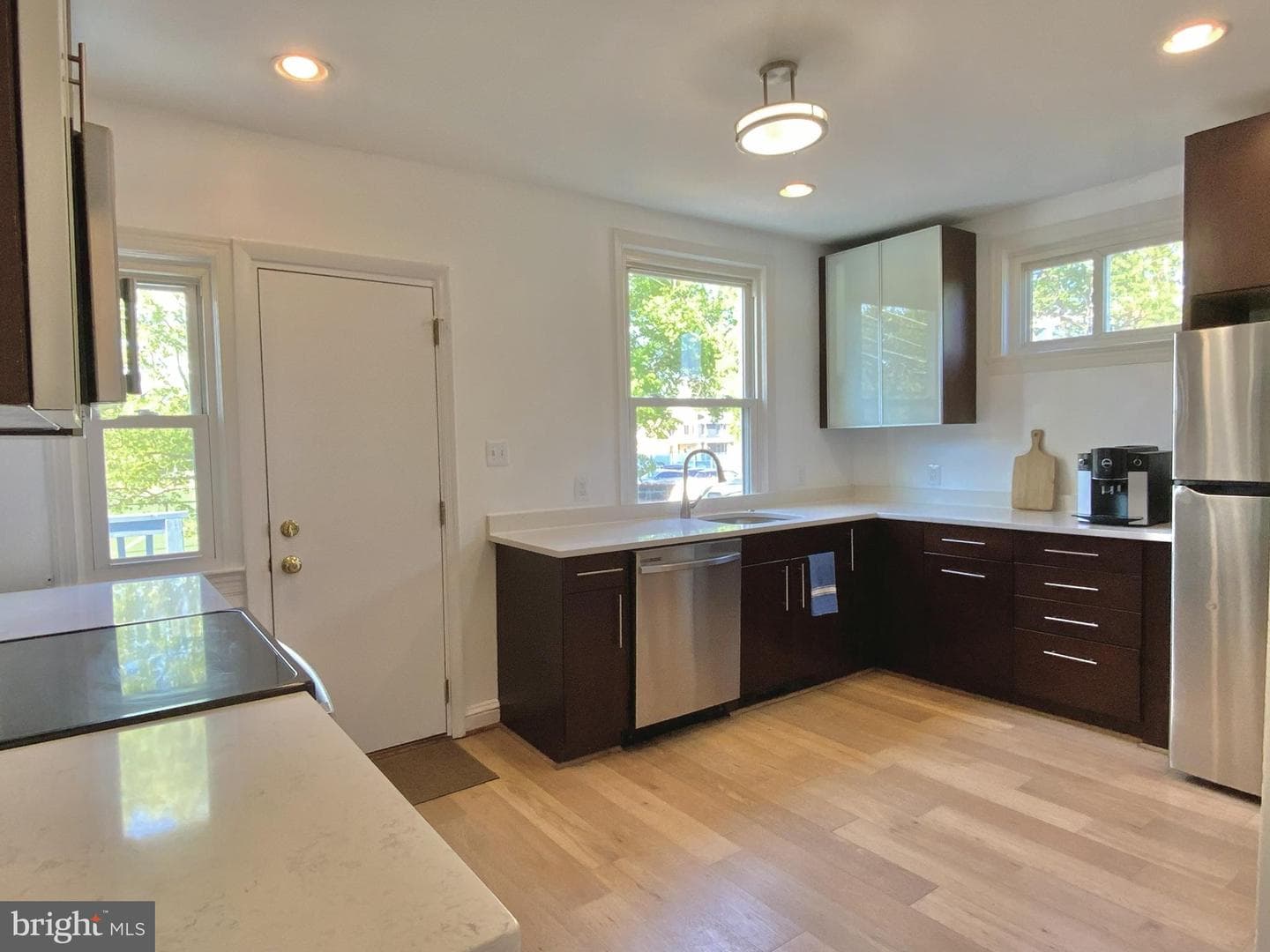 1772 E Street NE photo 11
