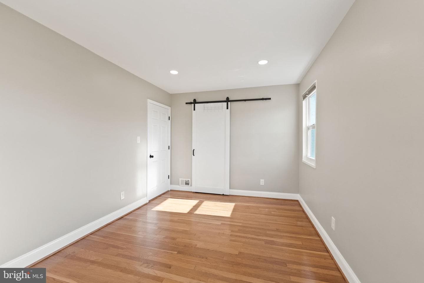 4717 7th Street NE photo 25