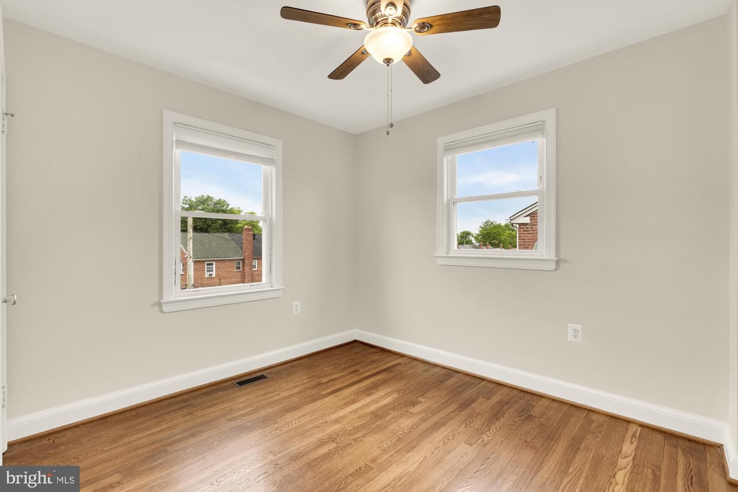1917 T Place SE photo 27
