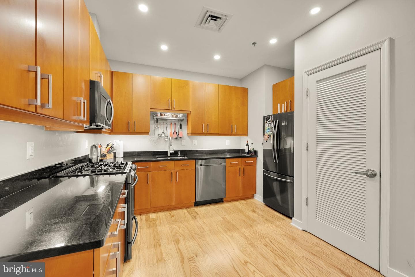 675 E St NW #350 photo 17