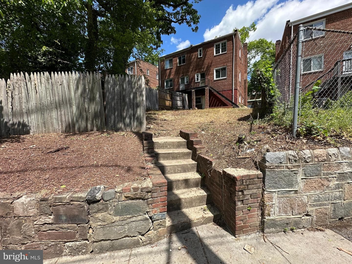521 Oakwood Street SE photo 3