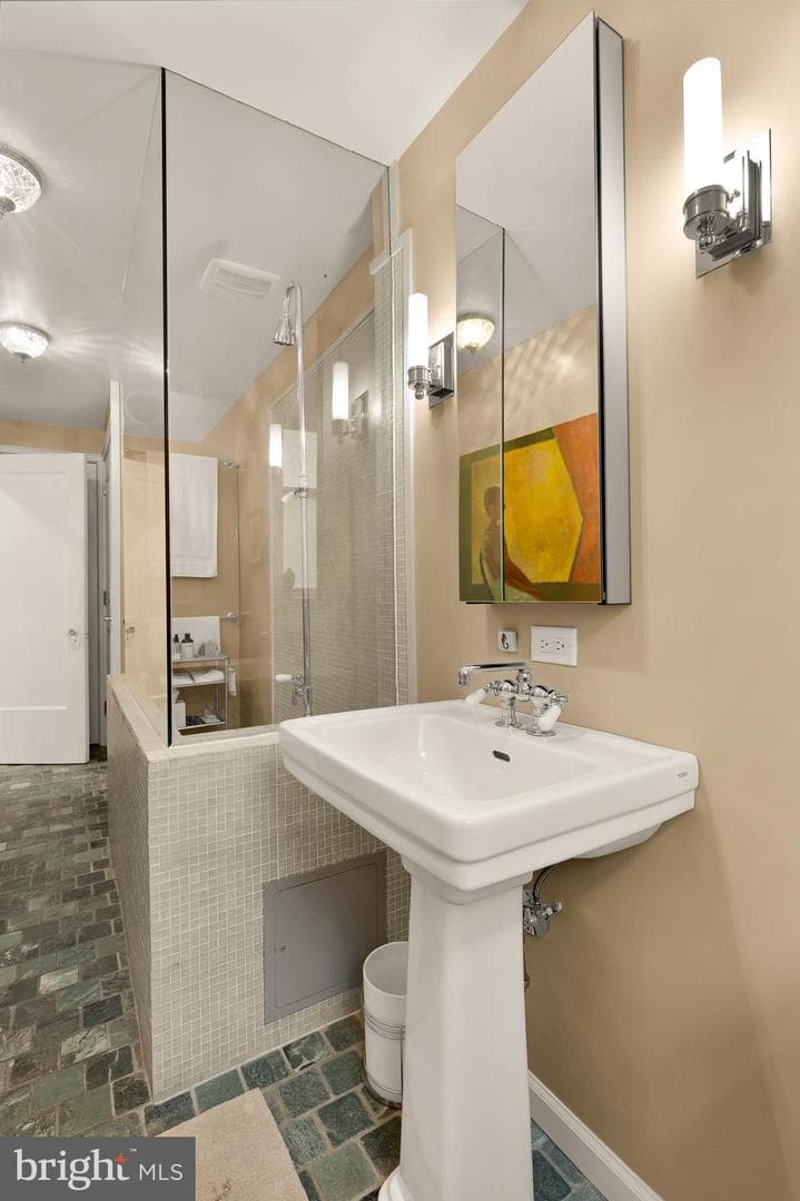2039 New Hampshire Avenue NW #301 photo 30