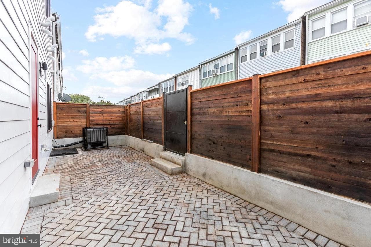 1420 Staples Street NE #1 photo 20