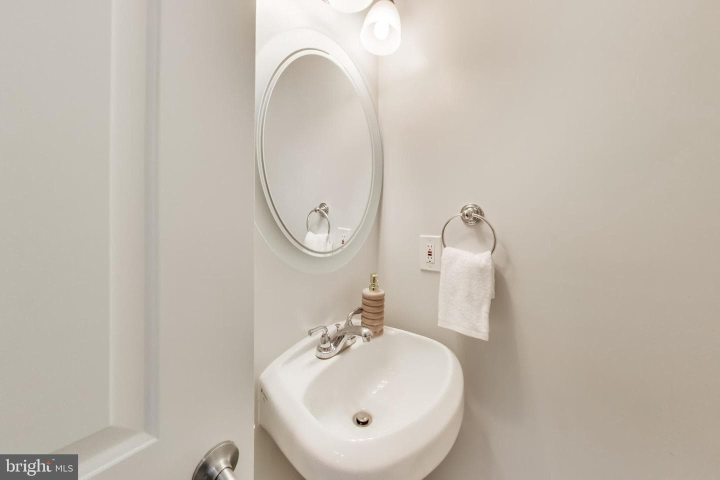 317 Todd Place NE photo 16