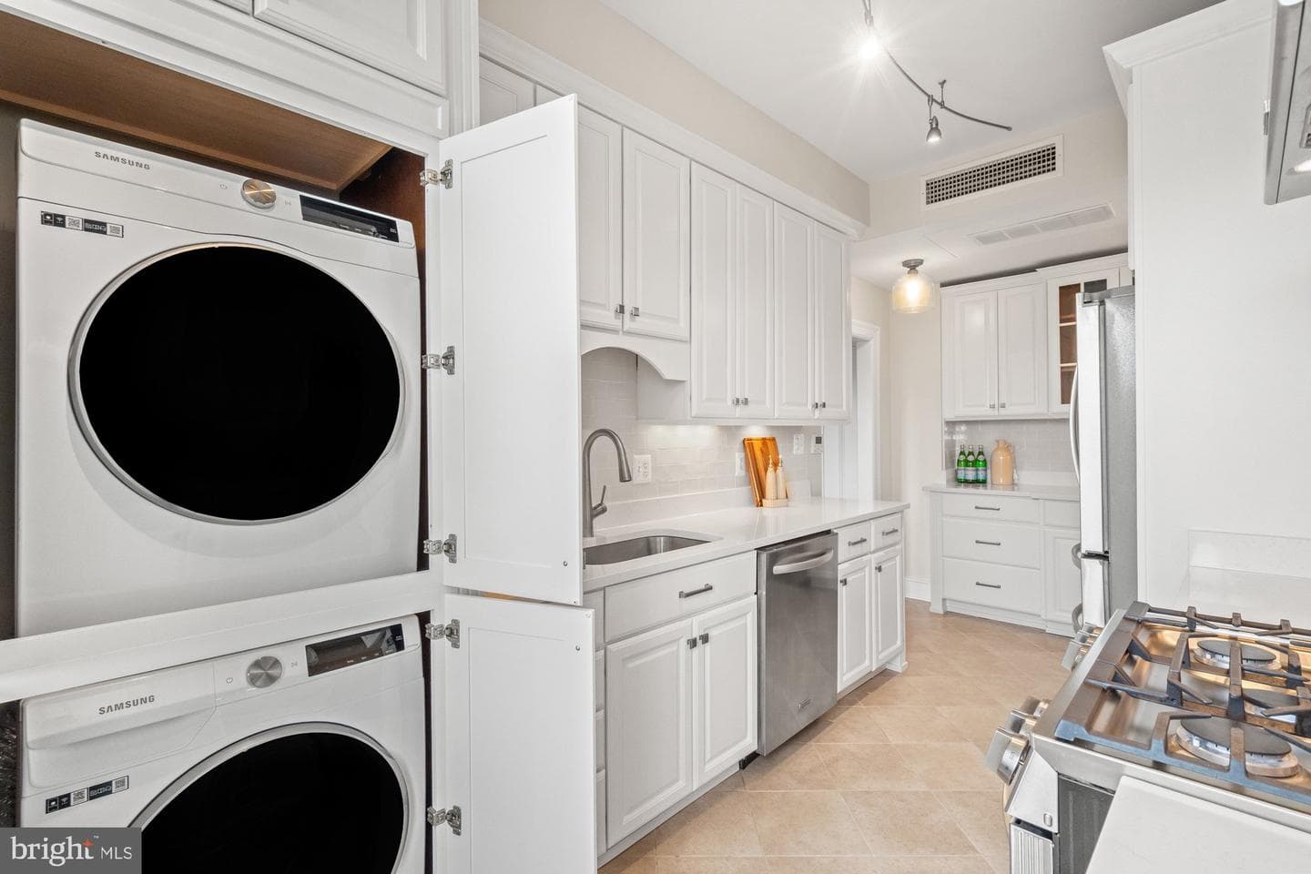 1661 Crescent Place NW #404 photo 13
