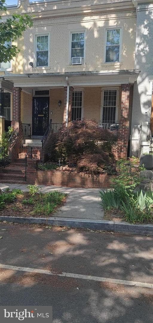 1010 10th Street NE photo 2