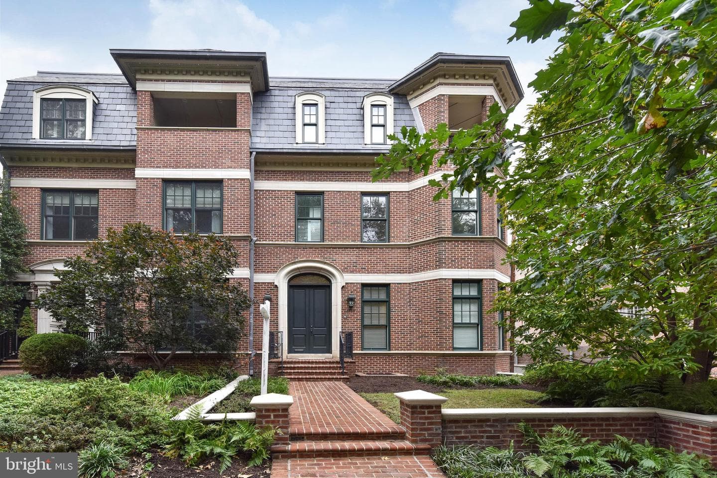 2733 Cathedral Avenue NW, Washington