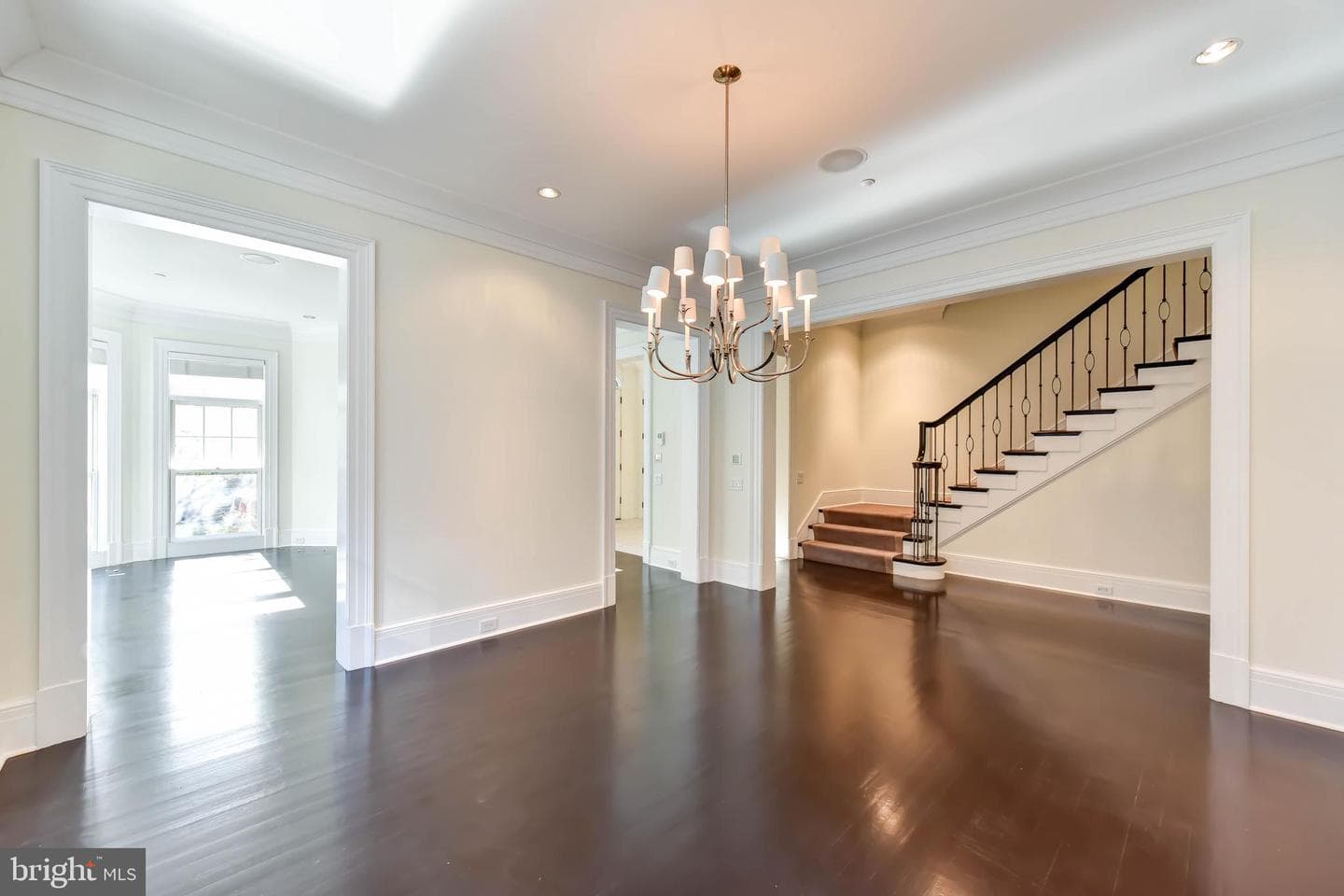 2733 Cathedral Avenue NW photo 4